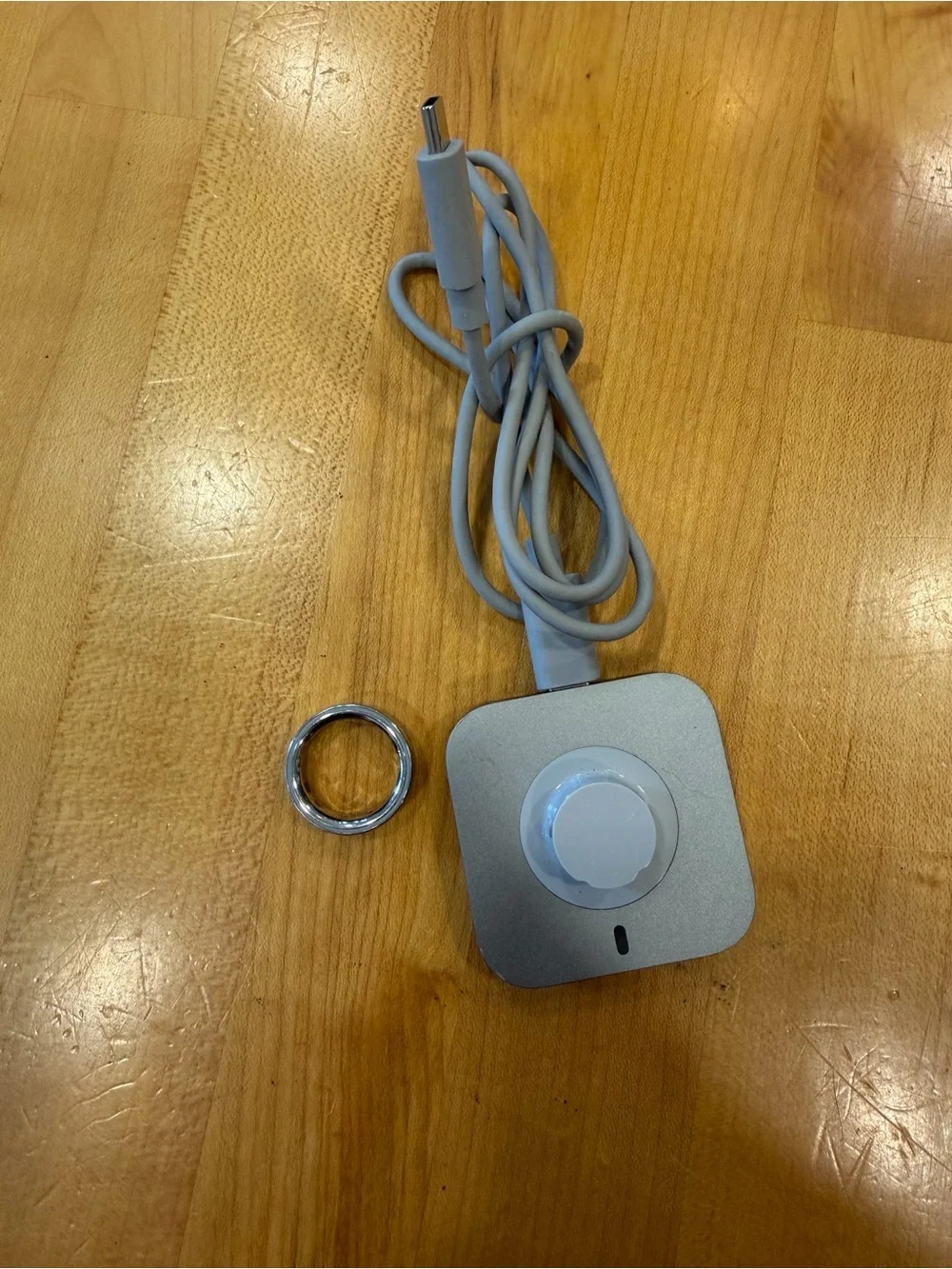 Oura Ring 4 Smart Ring -size 8 - Silver Titanium (Original Charger Included)